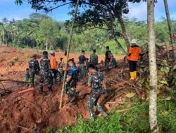 Prajurit Kodam IV/Diponegoro Tanpa Kenal Lelah Berjuang Menyelamatkan Jiwa di Tengah Bencana