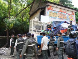 Pemkot Jakpus Tertibkan 35 Bangunan di Kebon Kacang, Trotoar Dikembalikan untuk Pejalan Kaki