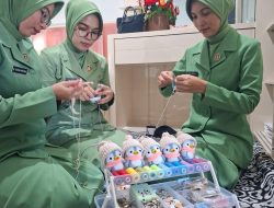 Merajut Jadi Oase di Tengah Padatnya Dunia Dokter