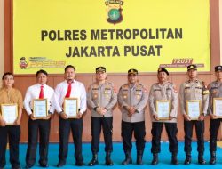 Polres Jakpus Beri Penghargaan Warga dan Anggota usai Ungkap Kasus Narkoba
